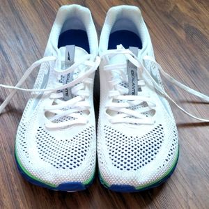 Women's Altra Escalate Shoe, size US 10